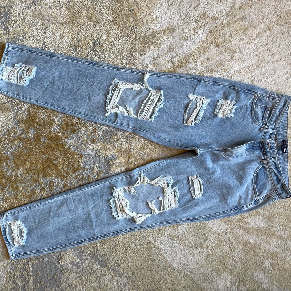 Light blue wash boyfriend jeans high-rise